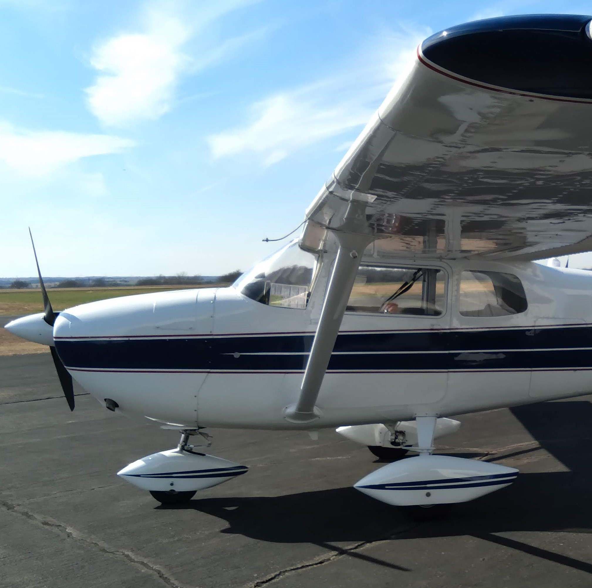 Cessna 172C Skyhawk N1330Y – classic fast-back trainer at KCPT Flyers