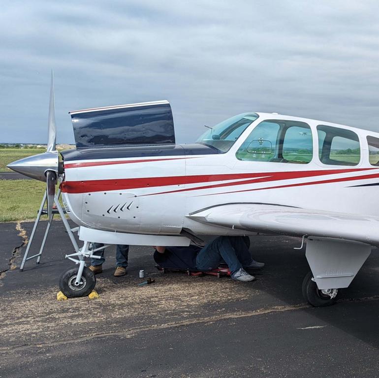 Beechcraft 33-35 Debonair N661V – high-performance aircraft at KCPT Flyers
